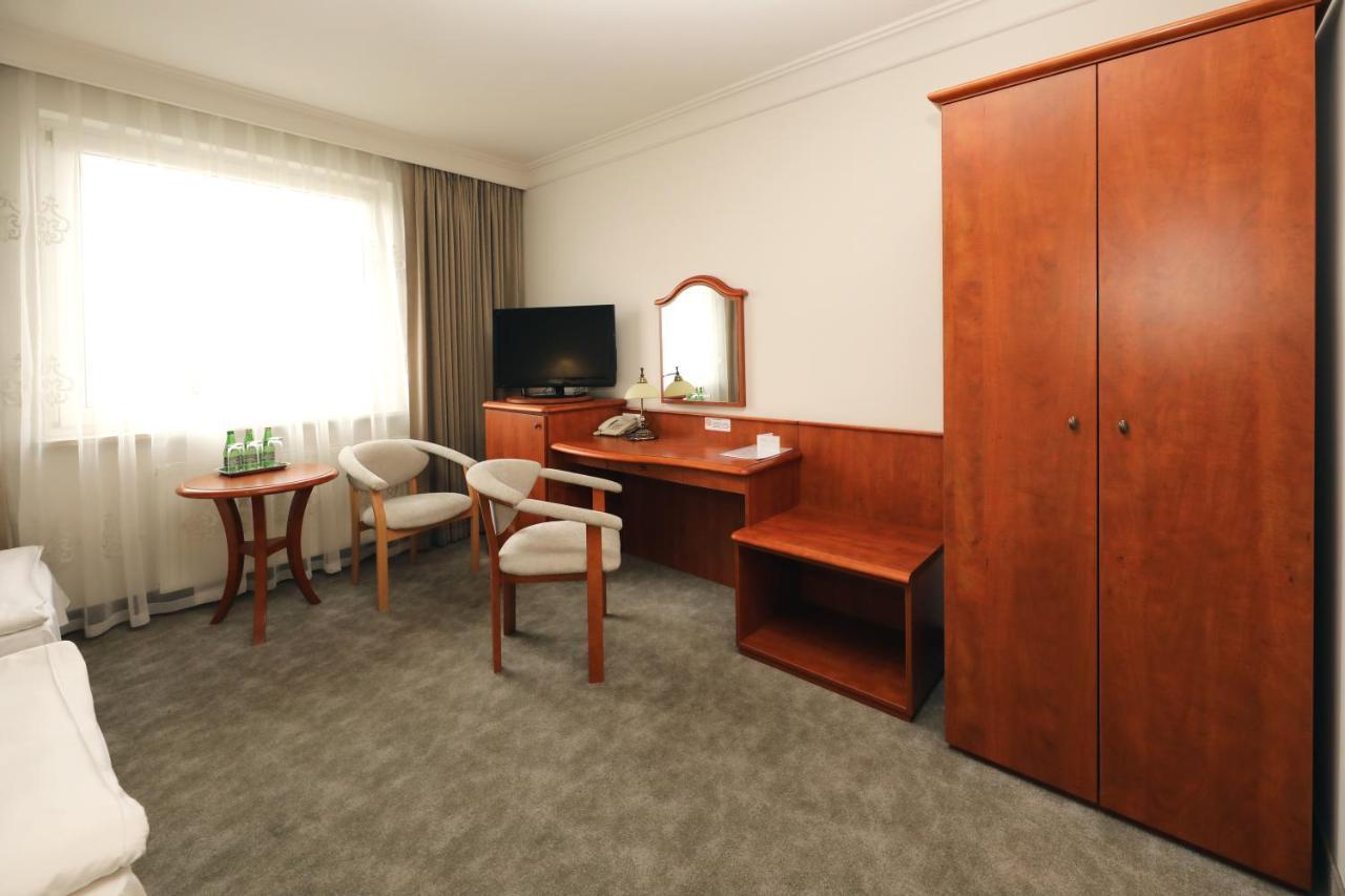 Bialy Dom Henlex Hotel Restauracja Poznan Dış mekan fotoğraf