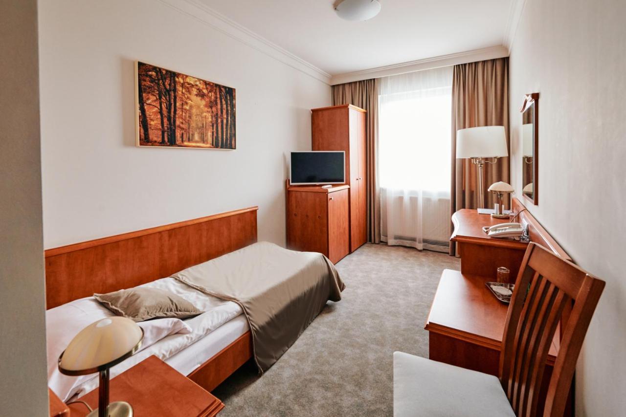 Bialy Dom Henlex Hotel Restauracja Poznan Dış mekan fotoğraf