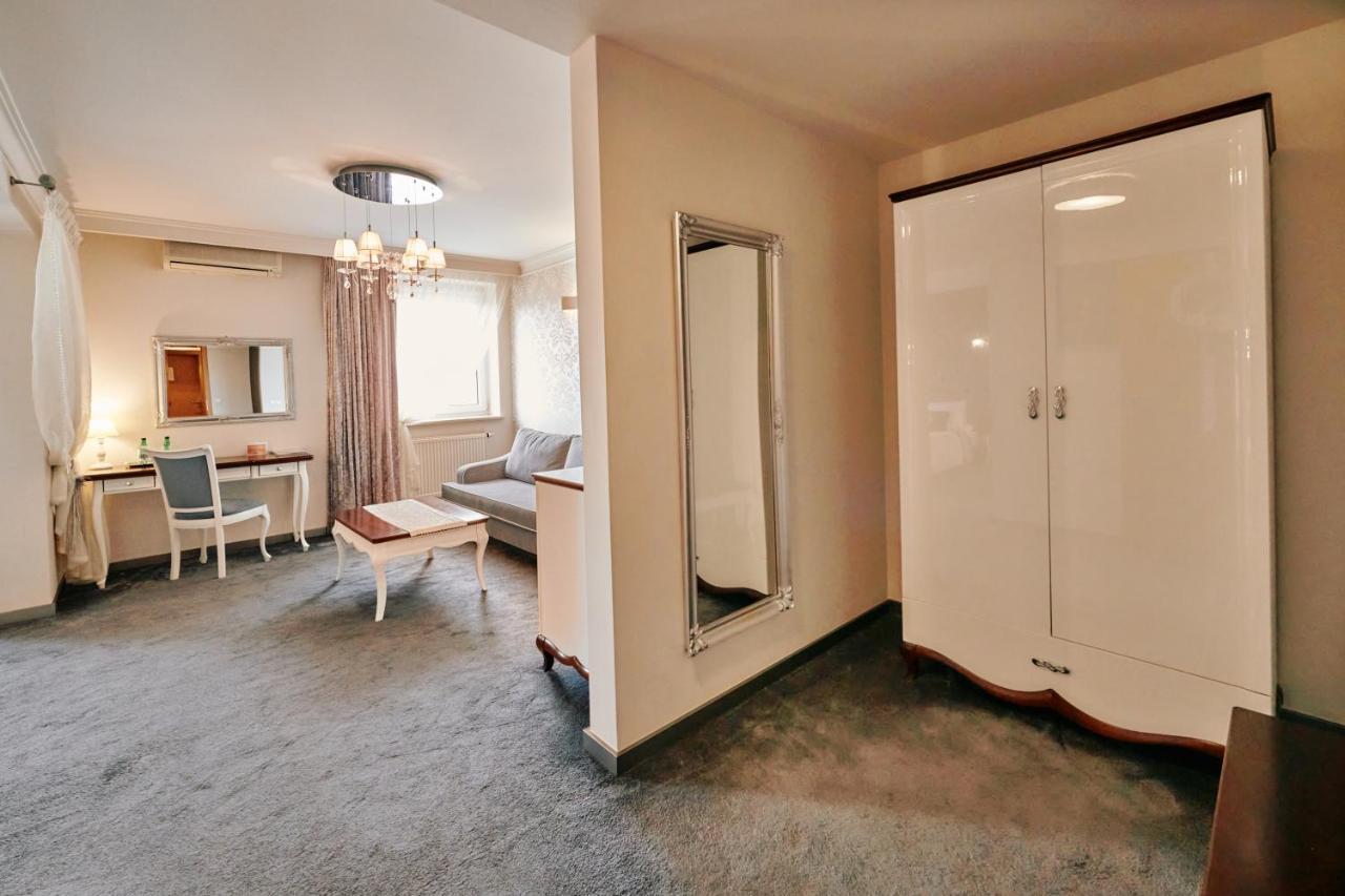 Bialy Dom Henlex Hotel Restauracja Poznan Dış mekan fotoğraf