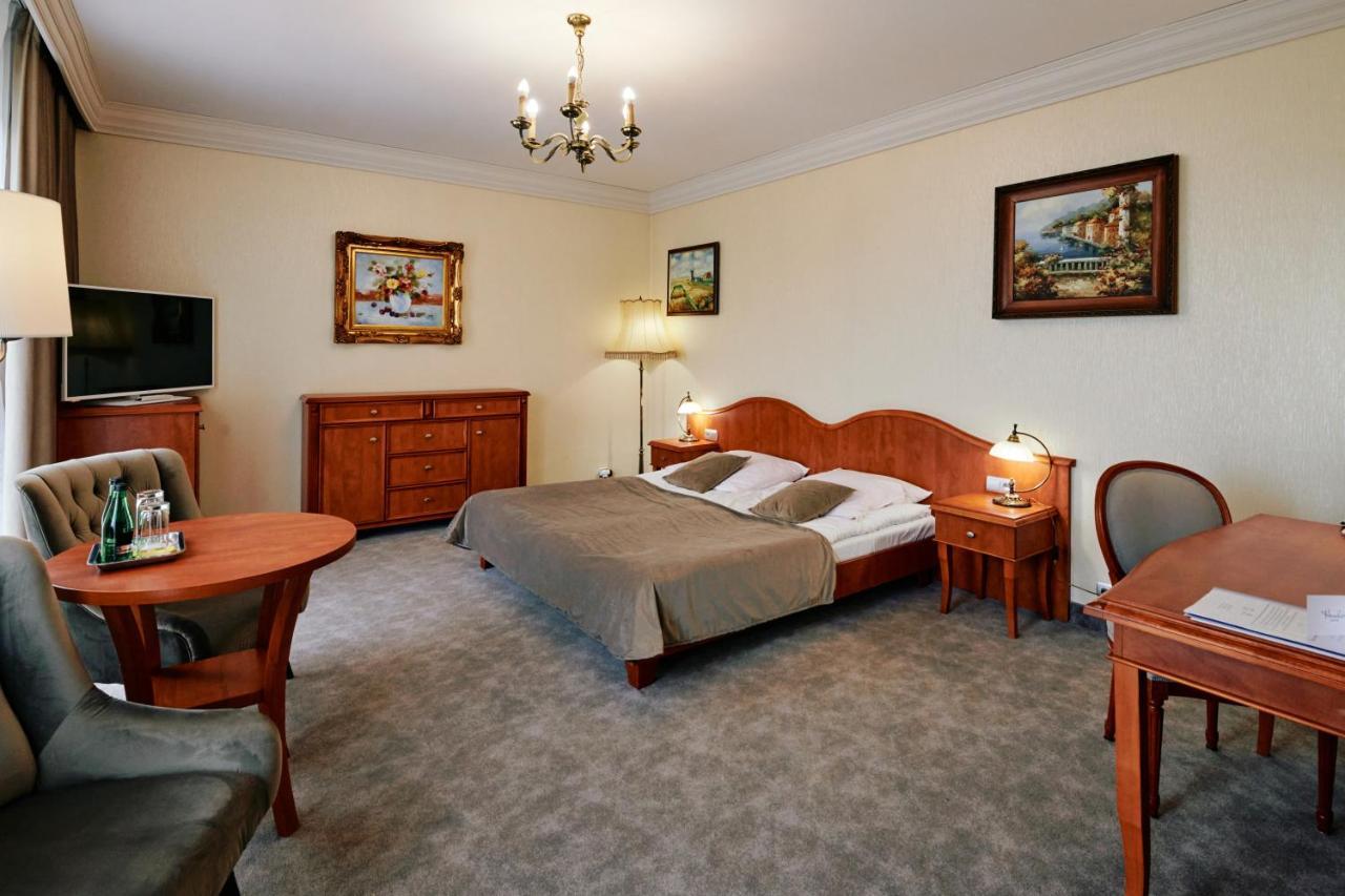 Bialy Dom Henlex Hotel Restauracja Poznan Dış mekan fotoğraf
