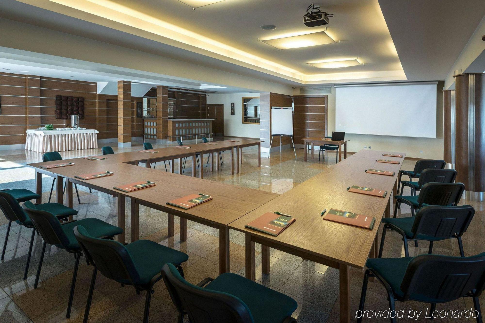 Bialy Dom Henlex Hotel Restauracja Poznan Konforlar fotoğraf